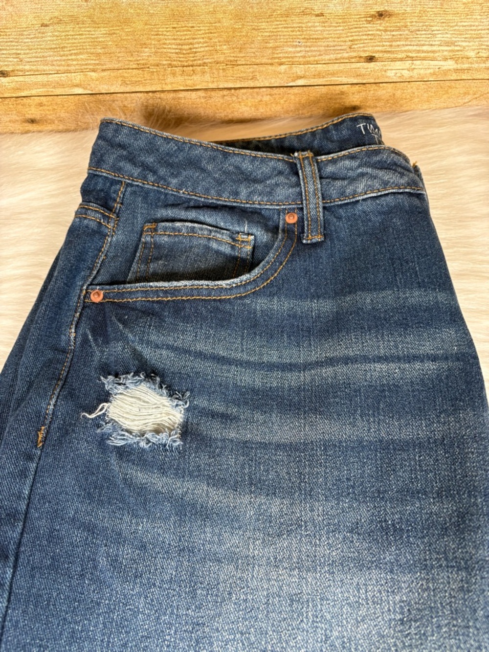 Time and Tru Women's Dark Blue Cropped Distressed Jeans - Picture 4 of 9